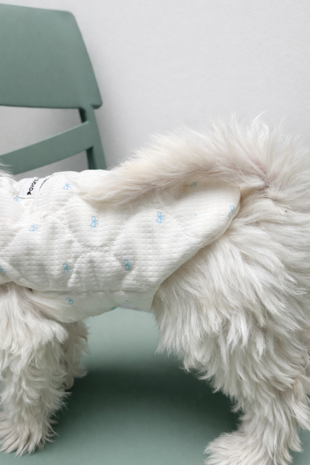 Vista laterale del gilet per cane Nuvola Bianco